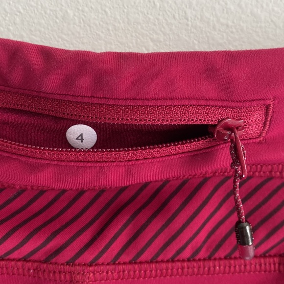 Lululemon Size 4 Inspire Crop II Bumble Berry Maroon Hyperstripe Bordeaux Drama - Picture 7 of 7